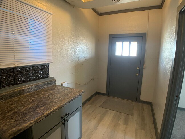 Foto del edificio - Trendy 2 Bedroom, Downtown Moore