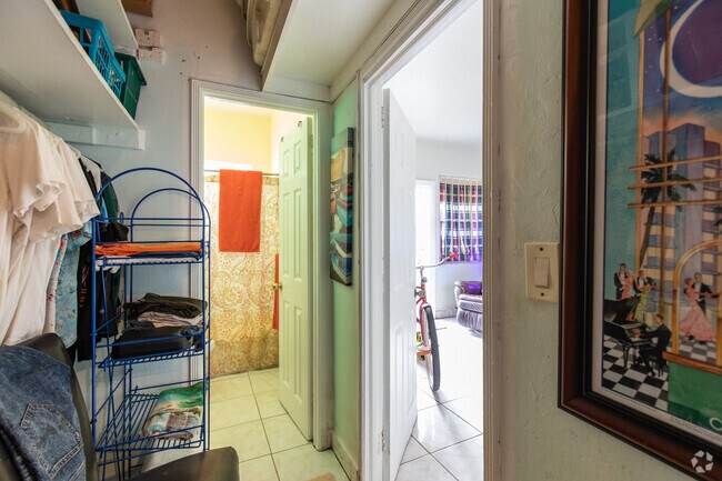 Interior Photo - 755 Jefferson Ave