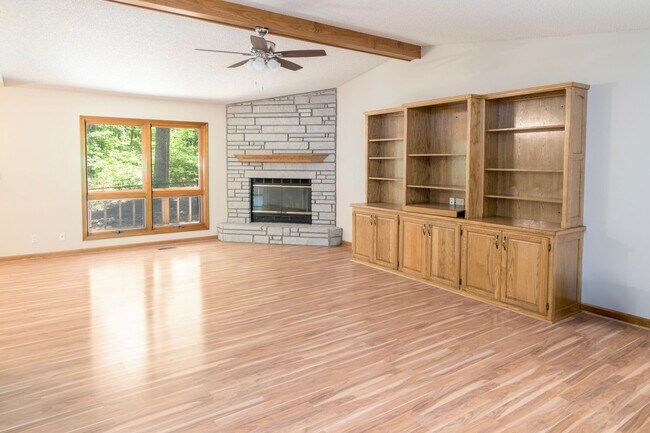 Foto del edificio - Charming 3 Bedroom, 2 Bathroom home near Lake Coronado! Call 501-922-9997 to set up a showing today!