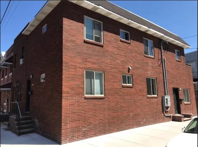 Building Photo - 1755 S Mole St