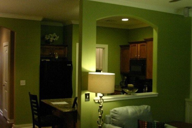 Building Photo - 3998 Rochester Cir