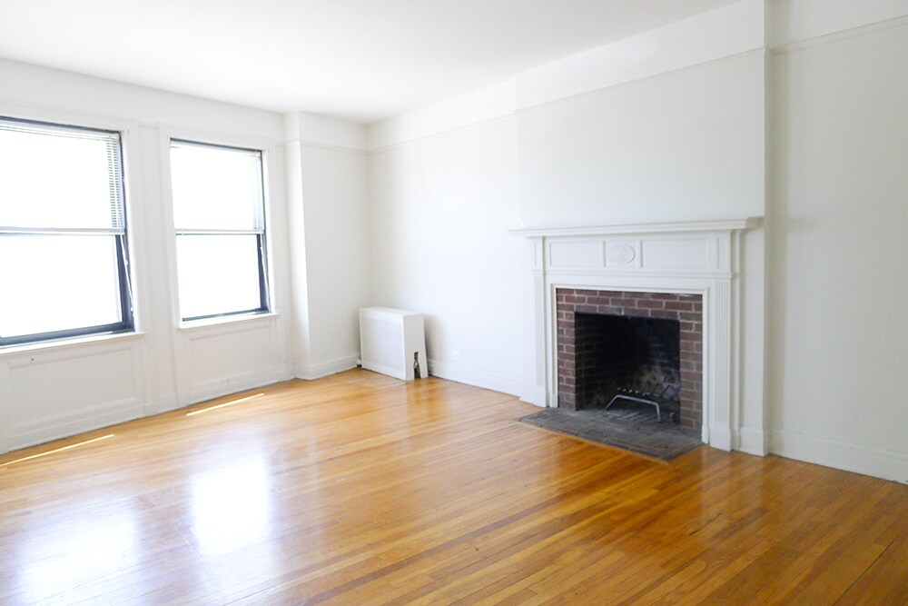 Primary Photo - 8905 E Jefferson Ave