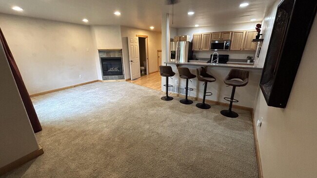 Foto del edificio - "Luxurious 3-Bed, 3-Bath Townhouse with Fi...