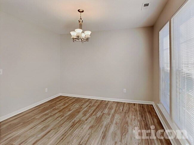 Foto del edificio - 114 Brewster Ct