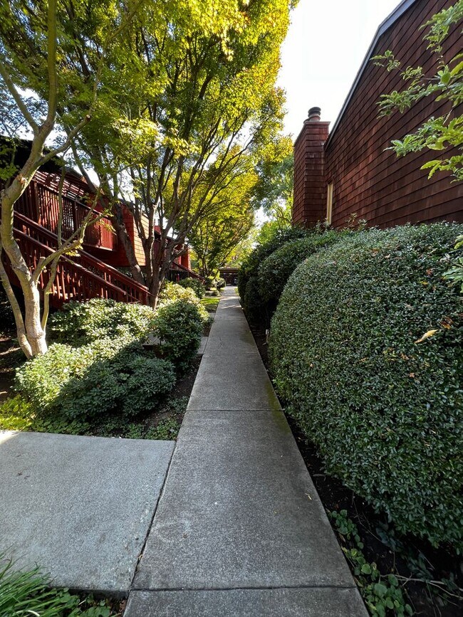 Foto del edificio - Fabulous 2-bedroom Concord Condominium Wit...