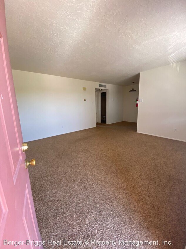 12001 Menaul Blvd NE, Albuquerque, NM 87112 Room for Rent in