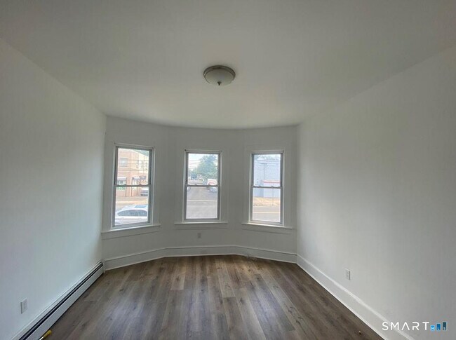 Foto del edificio - 220 Maplewood Ave