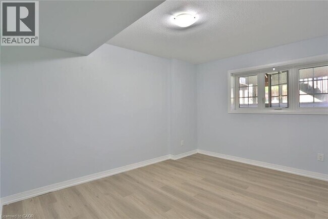 Building Photo - 27 Ridgemount St