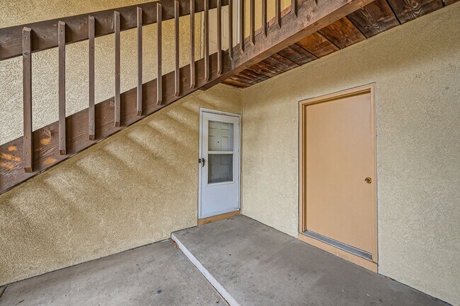 Building Photo - Main level Two Bedroom in Cheyenne Mountai...