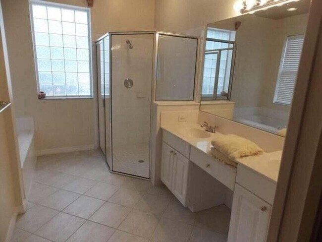 Foto del edificio - 534 Waverly Cir