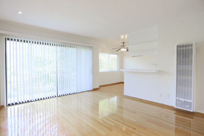 Foto del edificio - 1701 Washington Way