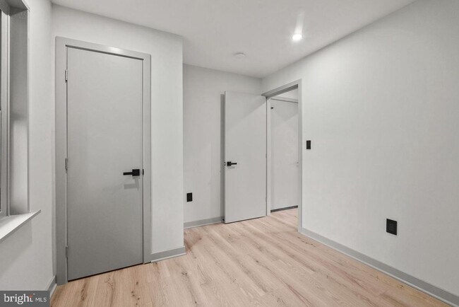 Foto del edificio - 1125 Devonshire Dr