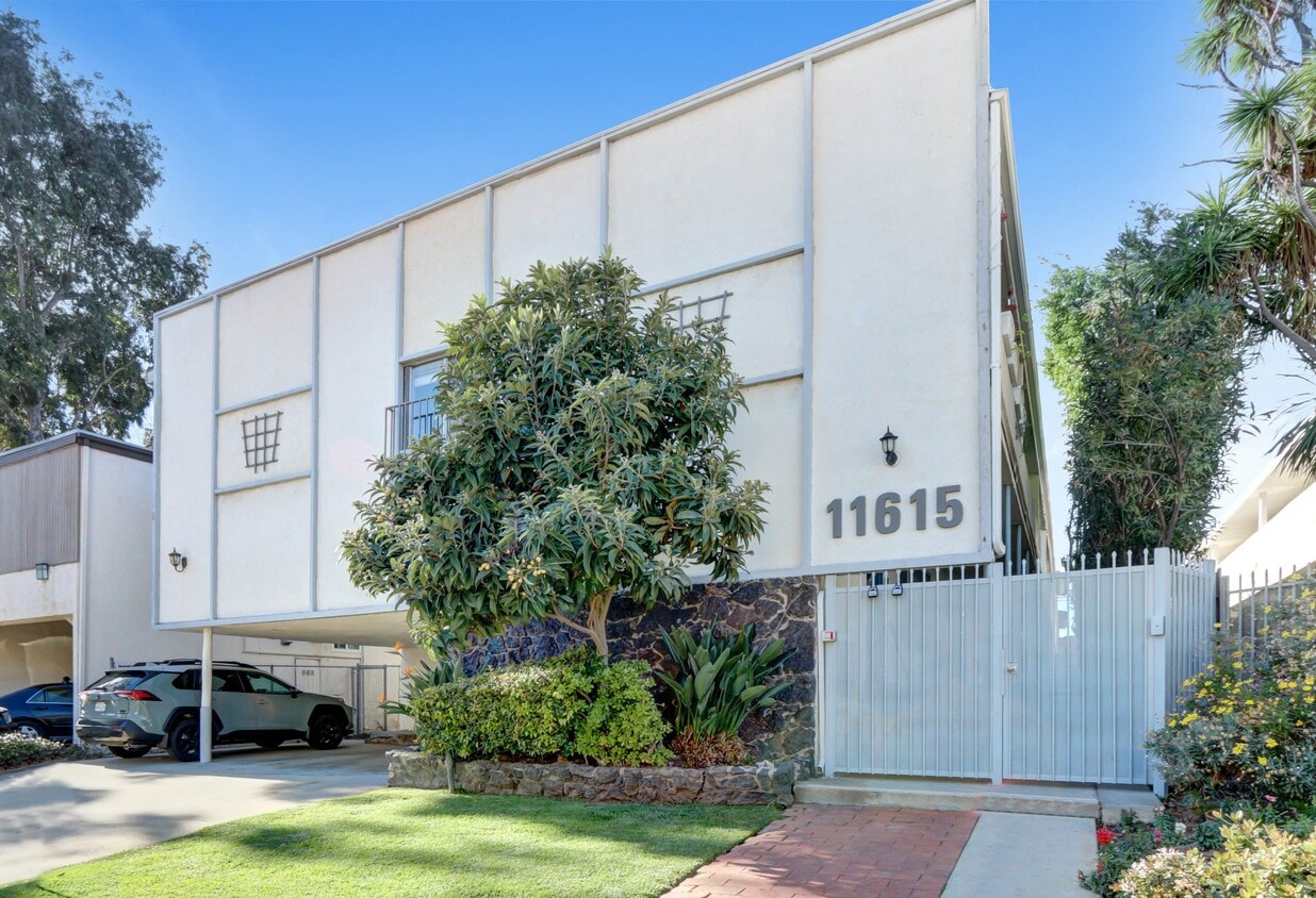 Primary Photo - 11615 Darlington, Prime Brentwood, Steps t...