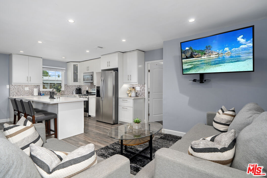 Foto principal - 17606 Covello St