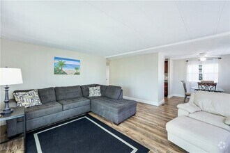 Building Photo - 21 Lemans Dr