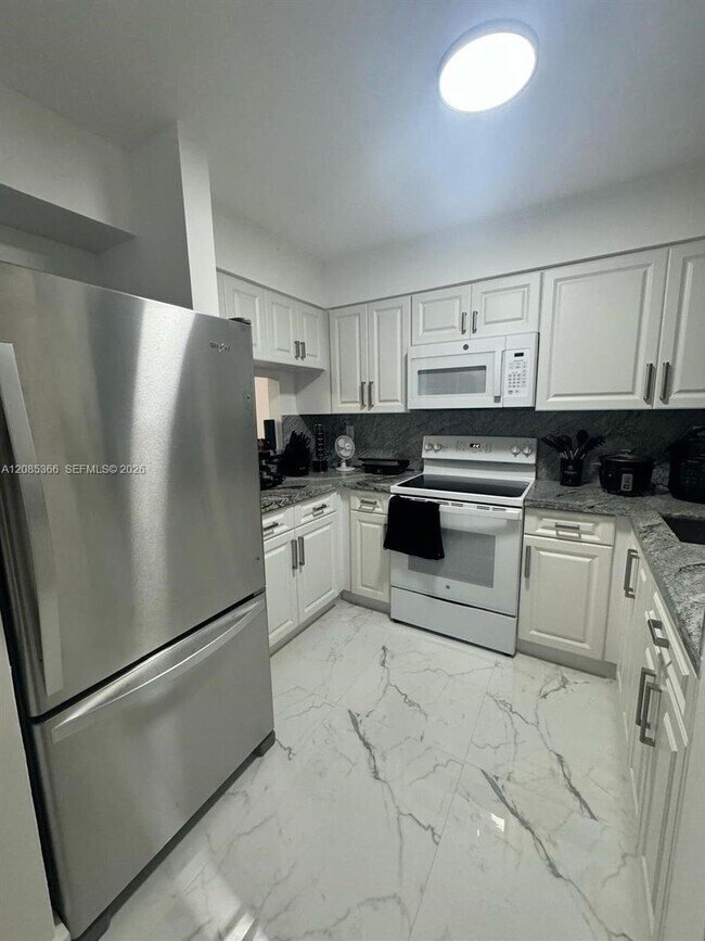Building Photo - 14951 SW 82nd Ln