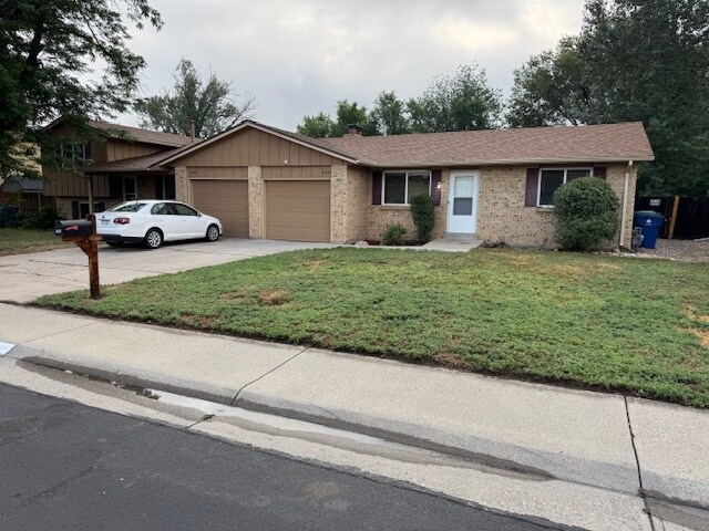 Foto principal - 4644 Simms St