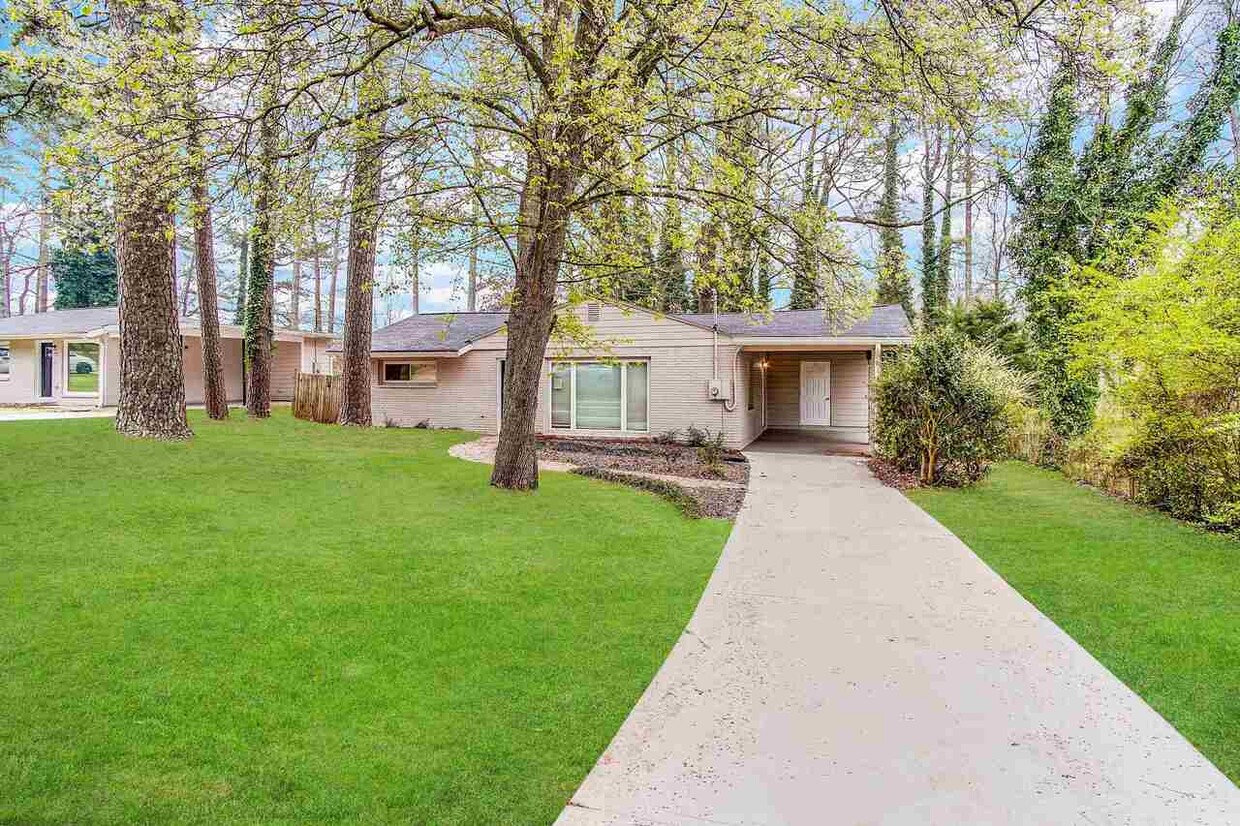Primary Photo - 3401 Longleaf Dr