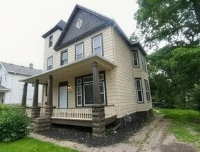 Building Photo - 1323 Gaines St