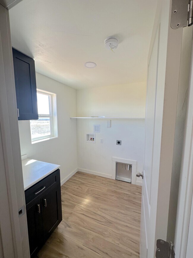 Building Photo - 725 S 200 E