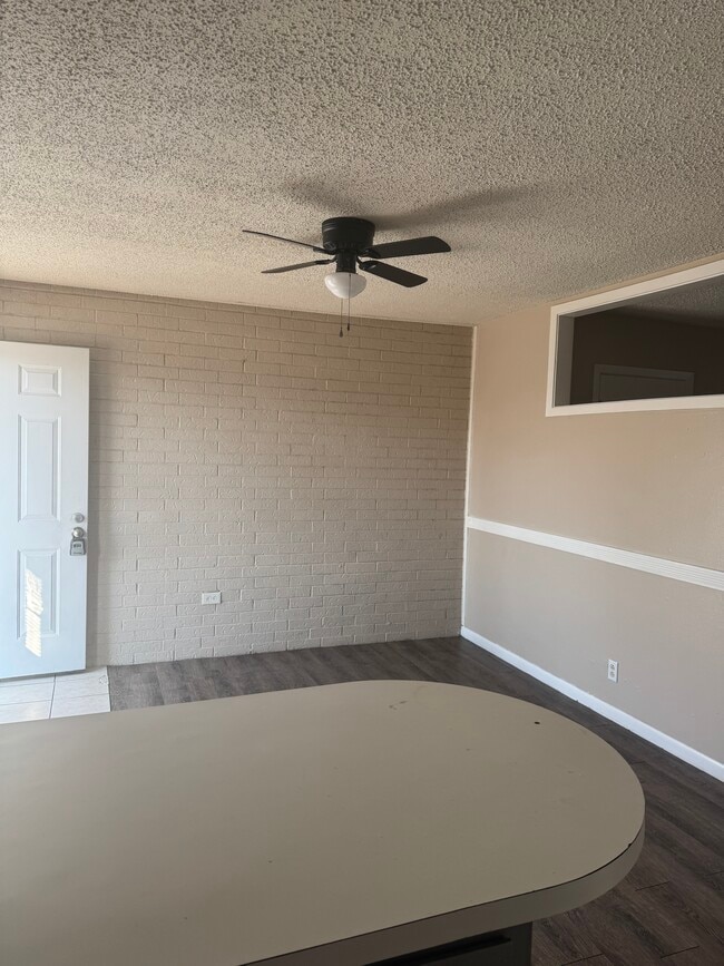 Living Room - 401 Willett Place Blvd