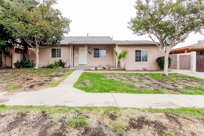 Building Photo - 8440 Hazeltine Ave