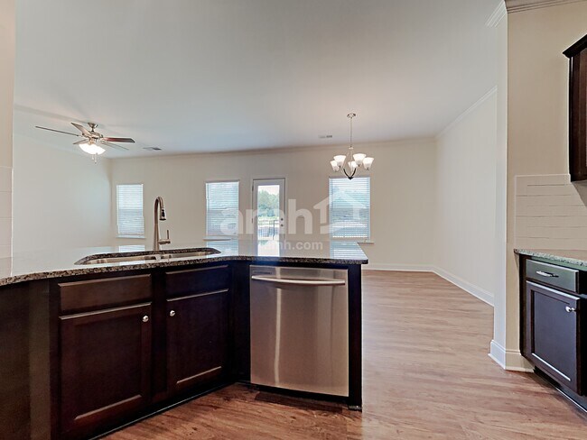 Foto del edificio - 544 Woodall Rd