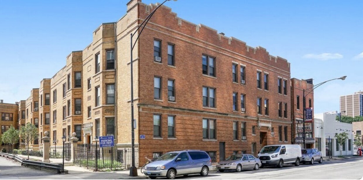Primary Photo - 1544 N La Salle Dr