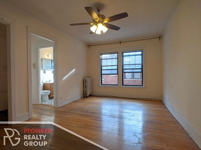 Building Photo - 516 W Cornelia Ave