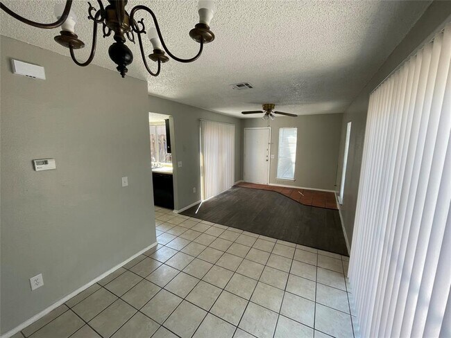 Building Photo - 10002 Rutland Village E