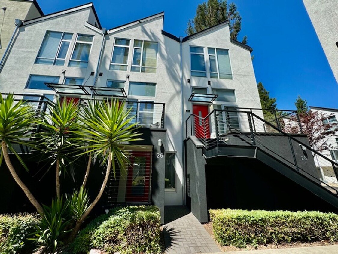 Primary Photo - Wonderful Try-level condo near Pleasant Hi...