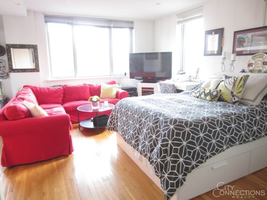 Primary Photo - 161 W 22nd St