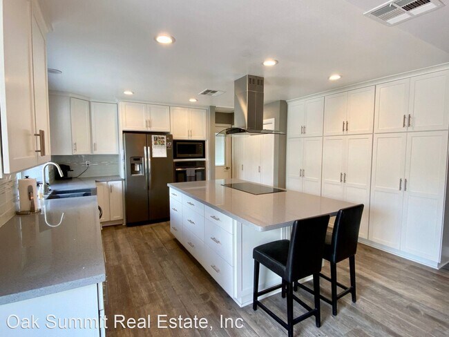 Foto del edificio - 5 br, 3.5 bath House - 27029 Helmond Dr.