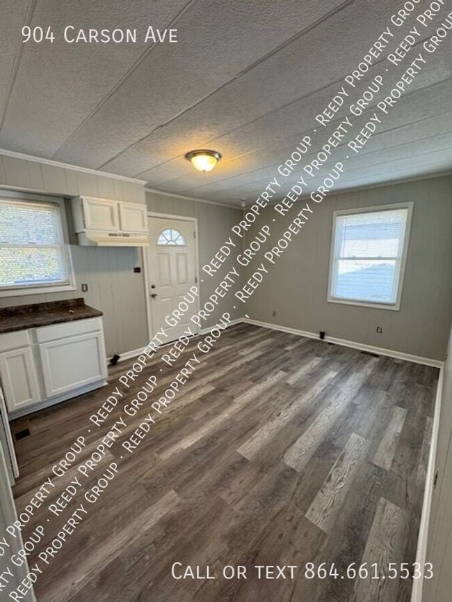 Foto del edificio - 904 Carson Ave