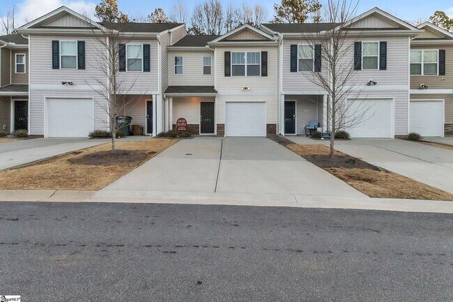 Foto del edificio - 3 bed, 2.5 bathroom Townhouse