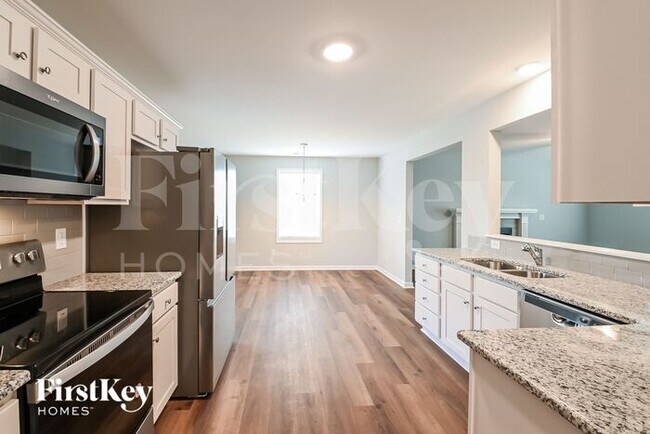 Building Photo - 92 Hillview Dr
