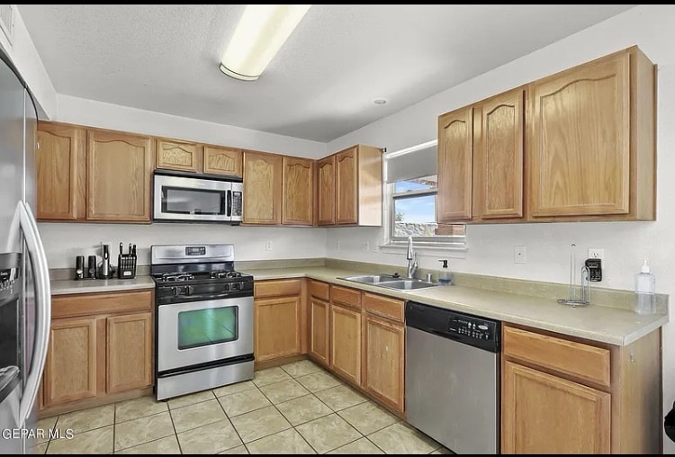Building Photo - 3968 Sombra Arbol Ct