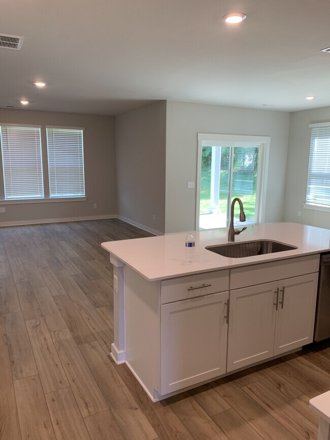Building Photo - 5053 Percival Dr
