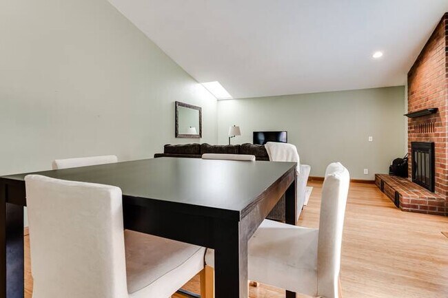 Foto del edificio - 2644 Willona Dr