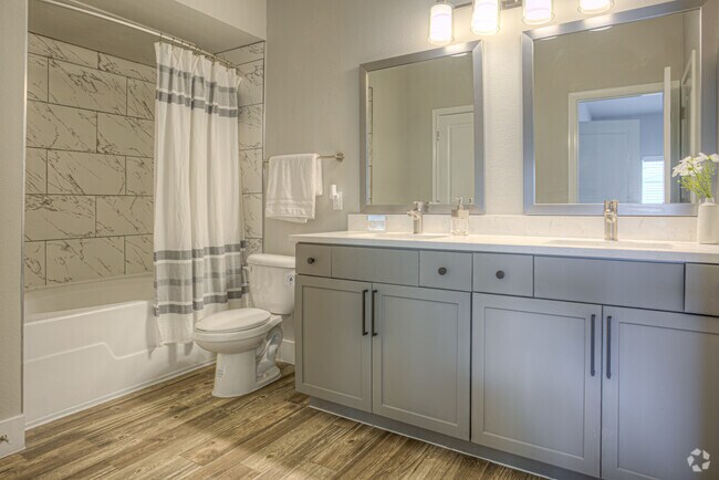 Baño - Asheville at Spring Branch