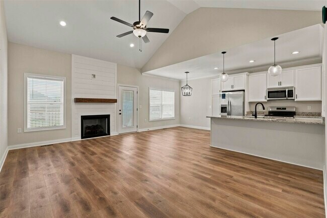 Building Photo - 845 Poplar Log Dr