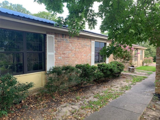 Building Photo - 706 S CHAPPELL HILL St