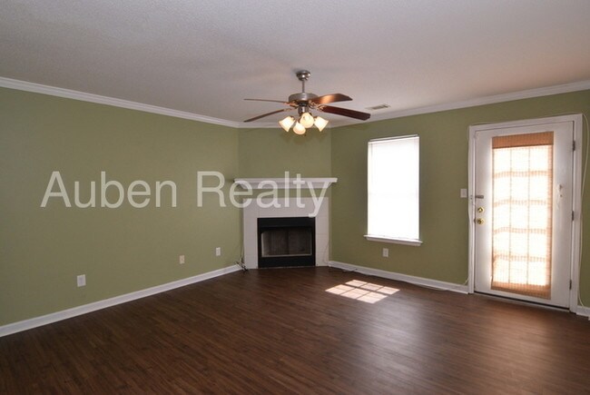 Foto del edificio - 4692 Brookwood Ln