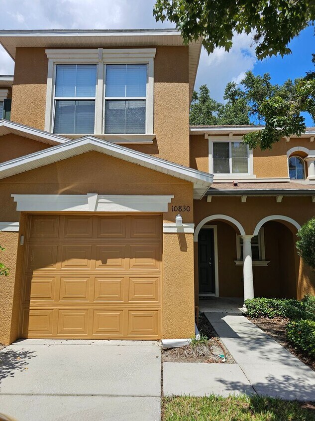 Foto principal - Beautiful St. Charles Place Townhouse