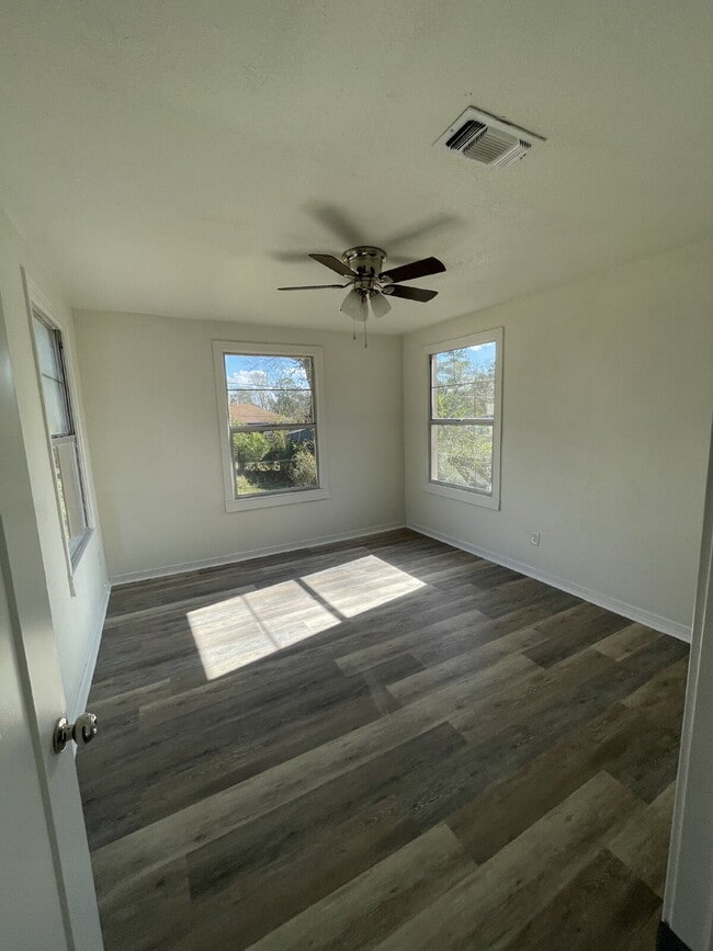 Foto del edificio - 3 bedroom, 1 bath home.