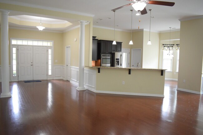 Building Photo - 586 Ribble Dr SE