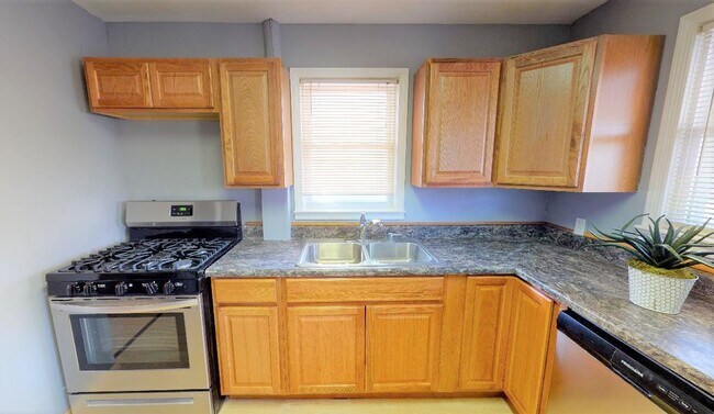 Building Photo - 1410 Pin Oak Dr