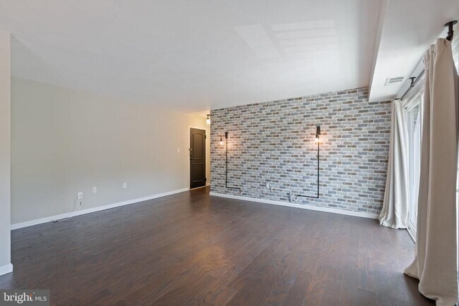 Building Photo - 3312 S 28th St