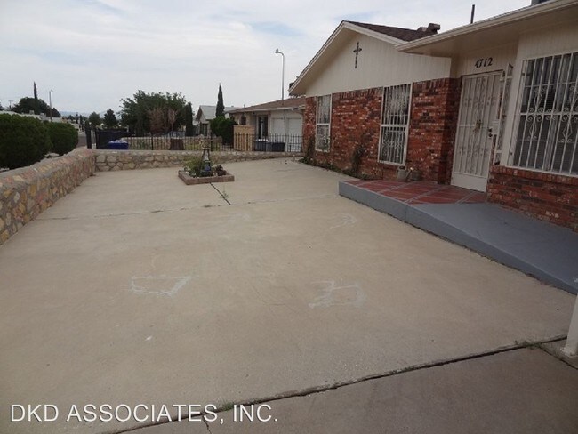 Building Photo - 4712 El Campo Dr