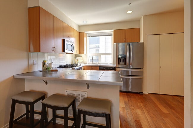 kitchen with eating bar - 15209 NE 81st Way